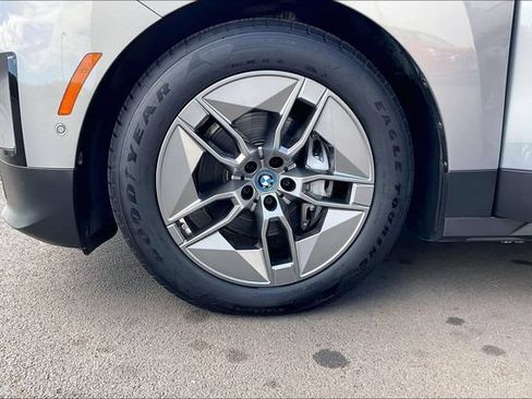 Used 2023 BMW iX xDrive50 w/ Ultimate Package 2 AWD/4WD image 9