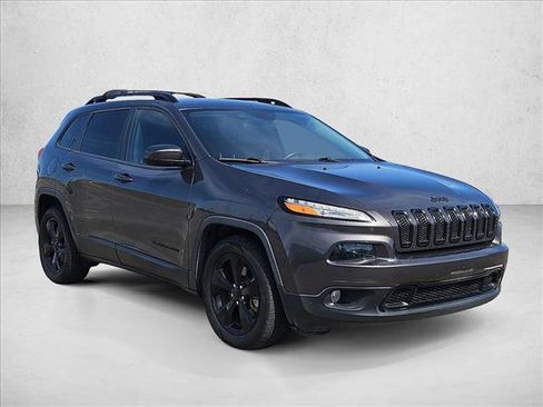 Used 2018 Jeep Cherokee Latitude w/ Altitude Package image 3