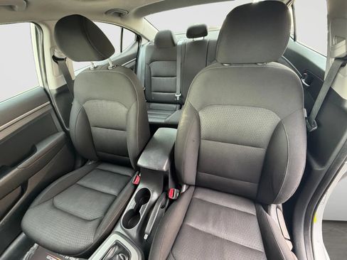 Used 2018 Hyundai Elantra Value Edition FWD image 13