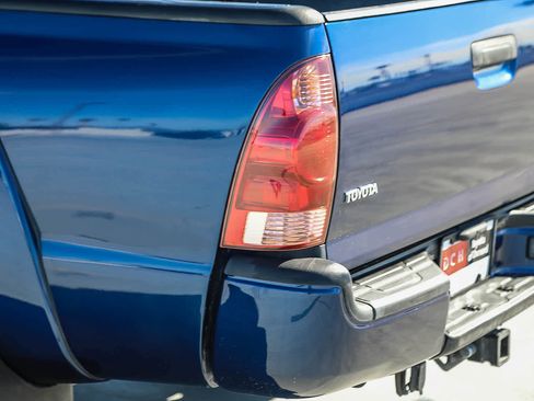 Used 2005 Toyota Tacoma PreRunner image 9