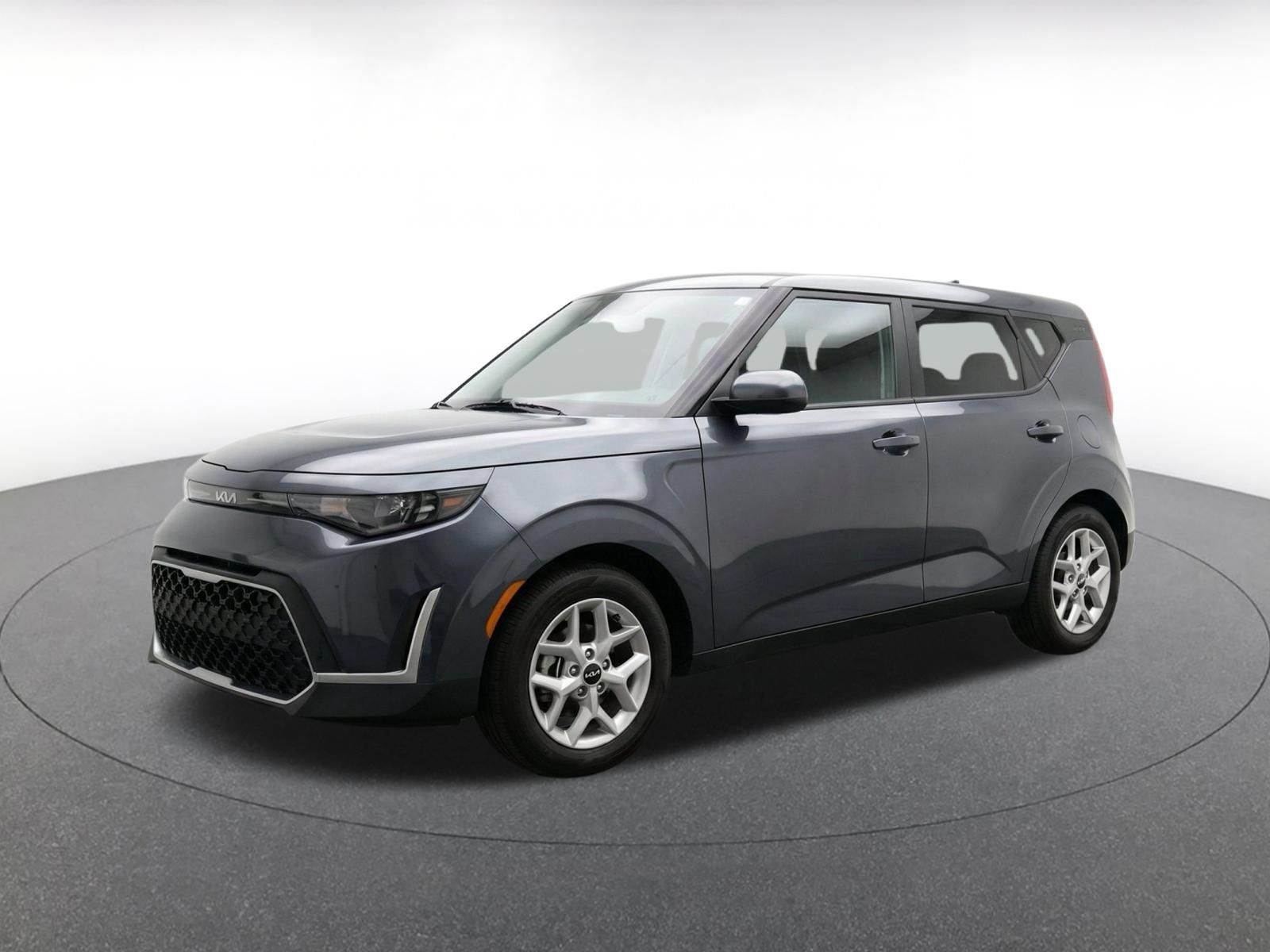 Used 2025 Kia Soul LX w/ LX Technology Package FWD image 3