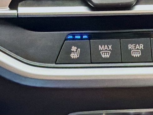 Used 2020 BMW X7 M50i AWD/4WD image 24