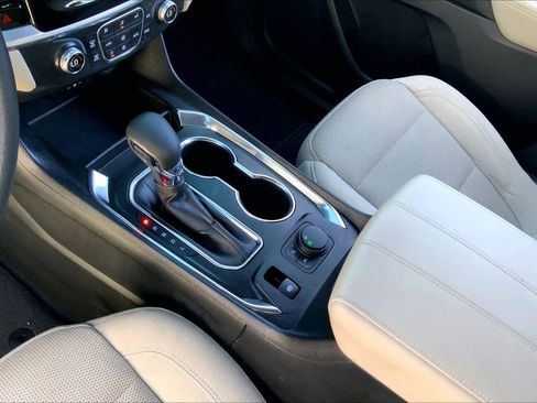 Used 2022 Chevrolet Traverse LS image 15