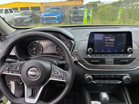 Used 2025 Nissan Altima 2.5 SV FWD image 28