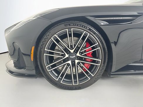 Used 2024 Aston Martin DB12 Coupe RWD image 9