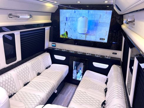 Used 2024 Mercedes-Benz Sprinter 3500 image 29