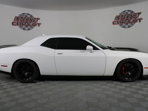 Used 2017 Dodge Challenger SRT Hellcat image 8