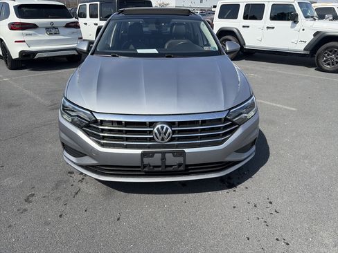 Used 2021 Volkswagen Jetta SE image 2