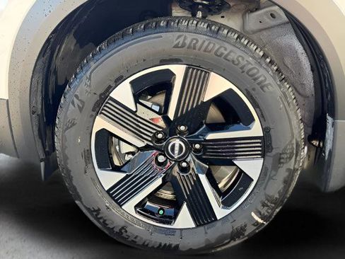 Certified 2025 Nissan Kicks SV image 9