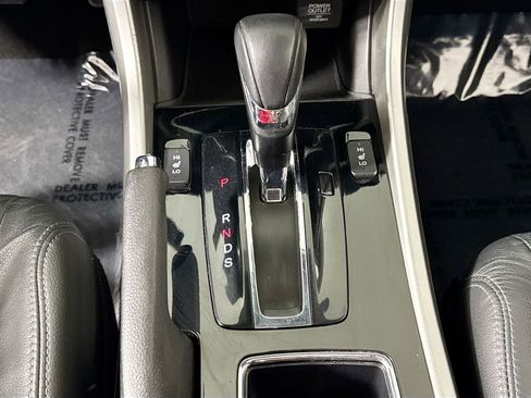 Used 2017 Honda Accord Touring image 19
