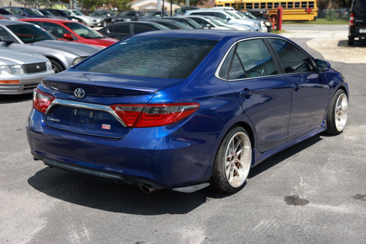 Used 2015 Toyota Camry SE FWD image 11