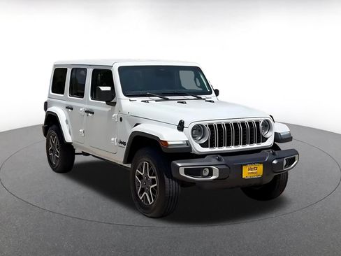 Used 2025 Jeep Wrangler Unlimited Sahara AWD/4WD image 3