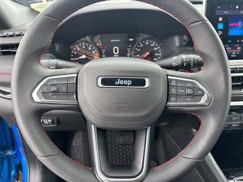 Used 2025 Jeep Compass Trailhawk AWD/4WD image 14