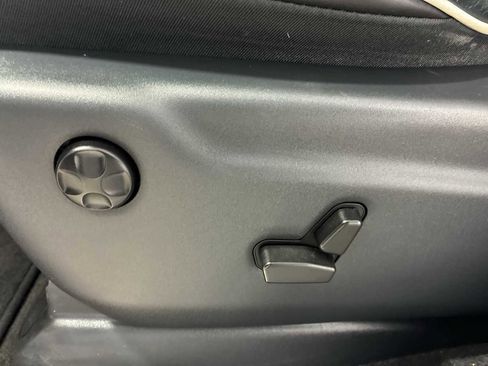 Used 2017 Jeep Grand Cherokee Overland image 14