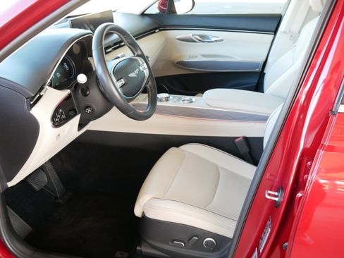 Used 2022 Genesis GV70 2.5T w/ Advanced Package image 4