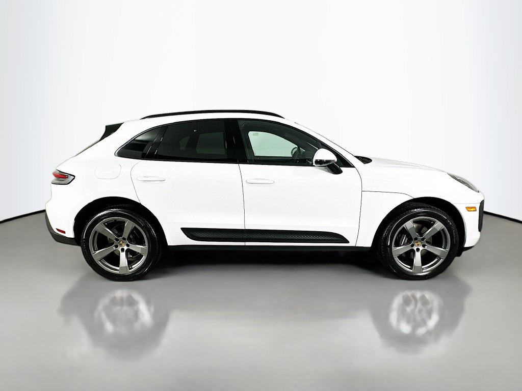 Certified 2025 Porsche Macan AWD/4WD image 8