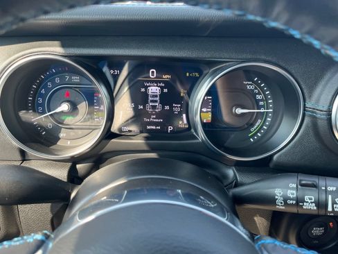 Used 2023 Jeep Wrangler Unlimited Rubicon 4xe w/ Cold Weather Group AWD/4WD image 15