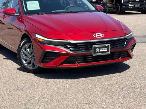 Used 2024 Hyundai Elantra Blue FWD image 3