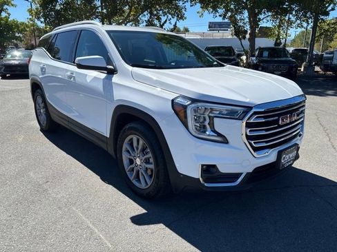 Used 2024 GMC Terrain SLT AWD/4WD image 8