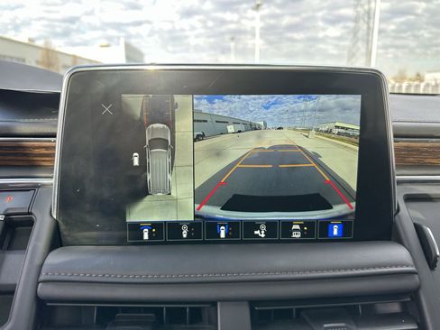 Used 2024 Chevrolet Suburban High Country image 15