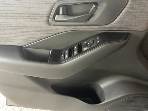 Used 2023 Nissan Rogue S AWD/4WD image 12
