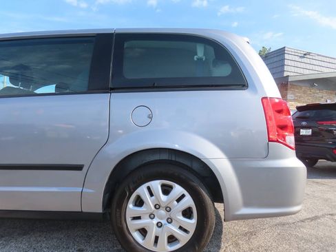 Used 2016 Dodge Grand Caravan American Value Package w/ UConnect Hands-Free Group FWD image 27