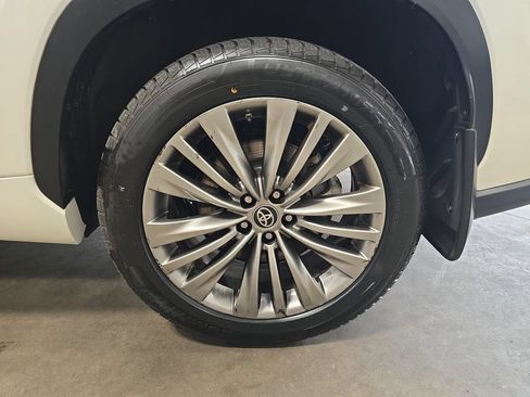 Used 2021 Toyota Highlander Platinum FWD image 38
