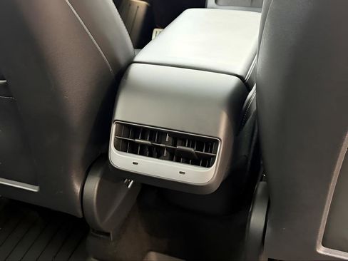 Used 2022 Tesla Model Y Performance image 26