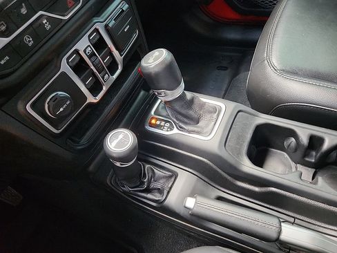 Used 2021 Jeep Wrangler Unlimited Sahara AWD/4WD image 12