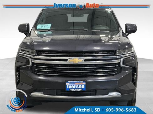 Used 2023 Chevrolet Suburban LT image 3