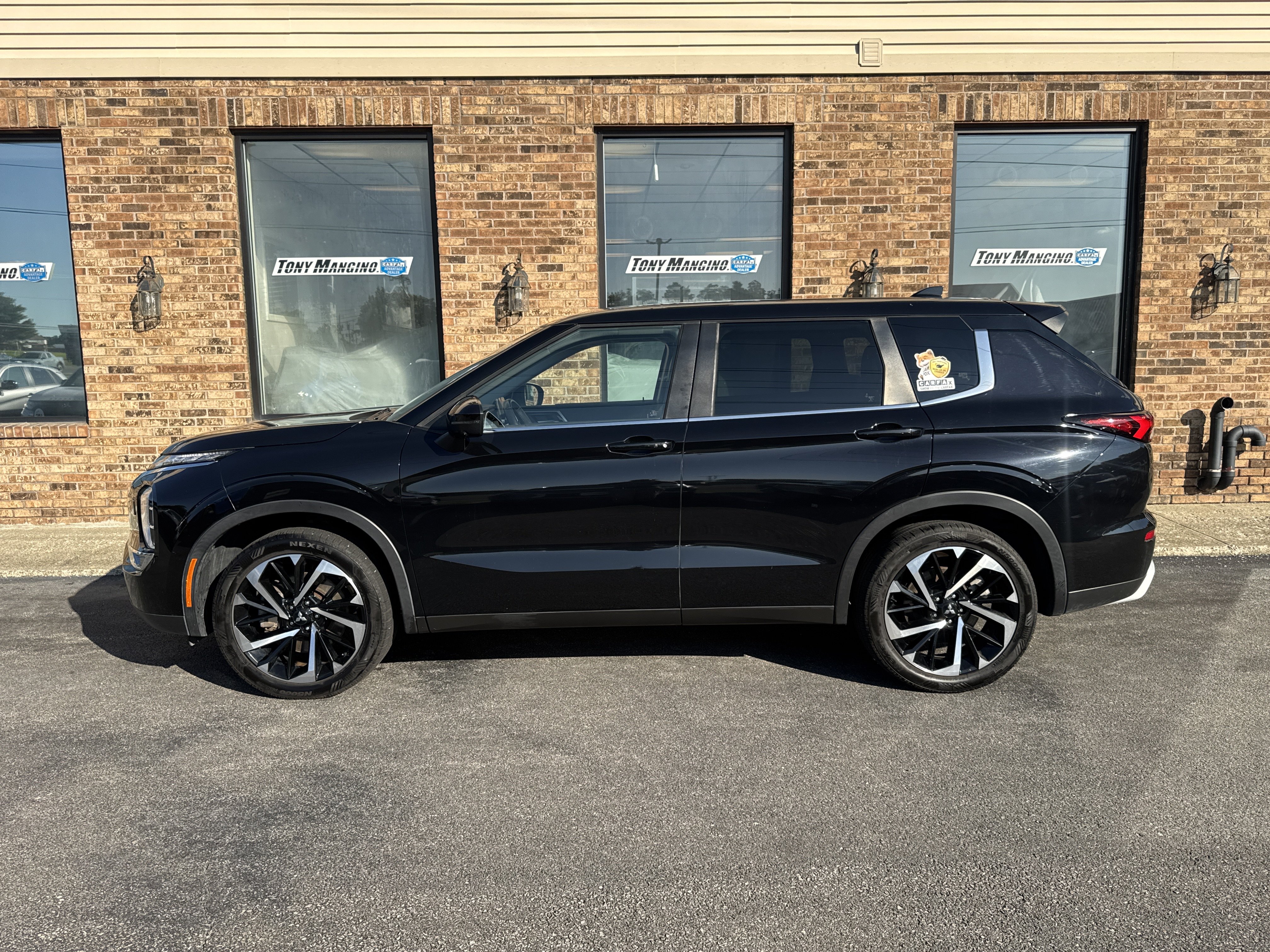Used 2022 Mitsubishi Outlander SE AWD/4WD image 2