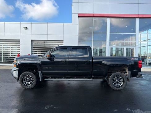Used 2017 Chevrolet Silverado 3500 LT w/ LT Convenience Package image 4