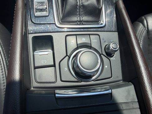 Used 2018 MAZDA MAZDA3 Touring FWD image 35
