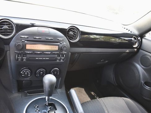 Used 2006 MAZDA MX-5 Miata Touring RWD image 13