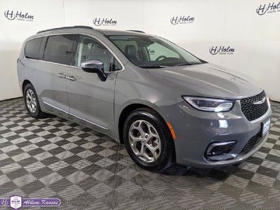 Used 2023 Chrysler Pacifica Limited