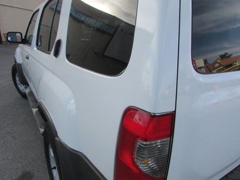Used 2000 Nissan Xterra XE image 10
