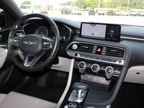 Used 2022 Genesis G70 2.0T RWD image 8