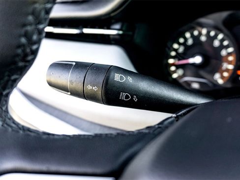 Used 2023 Jeep Compass Limited image 18