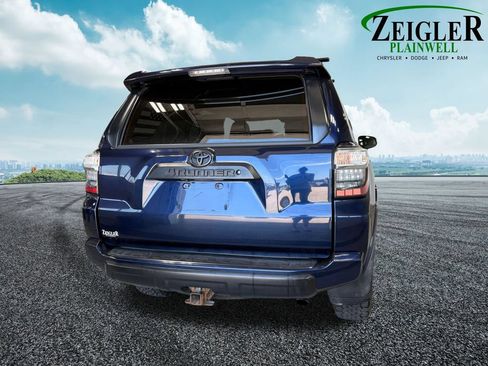 Used 2018 Toyota 4Runner TRD Off-Road Premium AWD/4WD image 5