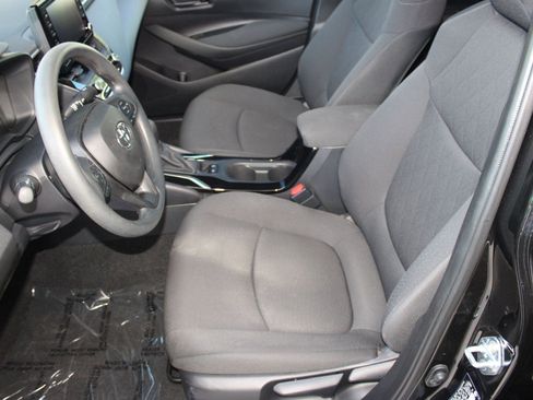 Used 2022 Toyota Corolla LE image 5