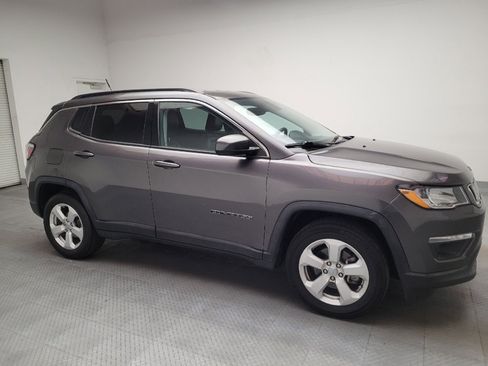 Used 2018 Jeep Compass Latitude FWD image 11