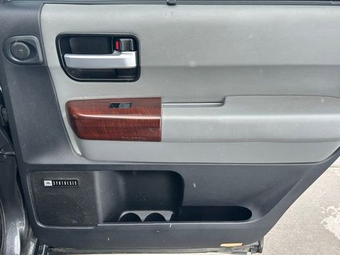 Used 2015 Toyota Sequoia Platinum image 26