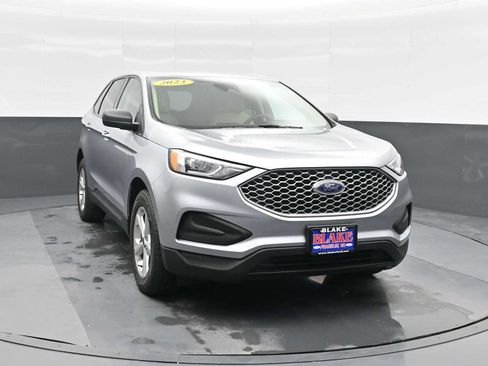 Used 2023 Ford Edge SE image 2