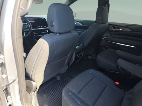 Used 2025 Chevrolet Traverse LT w/ LPO, Floor Liner Package FWD image 23