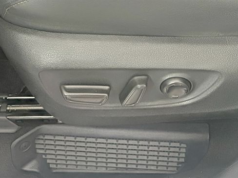 Used 2025 Toyota Sienna Limited FWD image 13