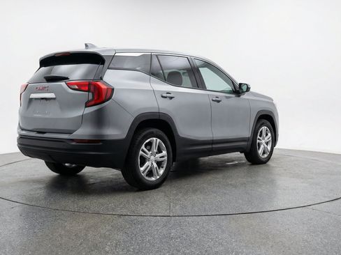 Used 2024 GMC Terrain SLE FWD image 9
