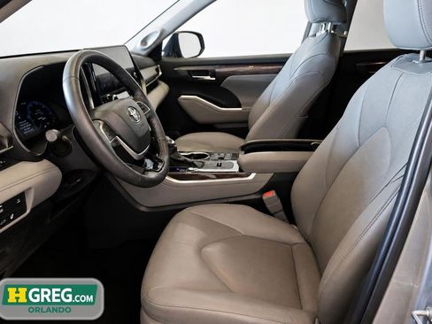 Used 2024 Toyota Highlander Limited AWD/4WD image 11