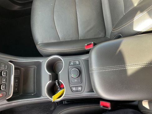 Used 2019 GMC Terrain SLT w/ Preferred Package image 27