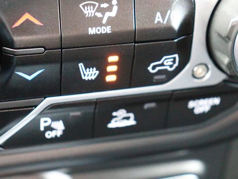 Used 2020 Jeep Gladiator Rubicon AWD/4WD image 16