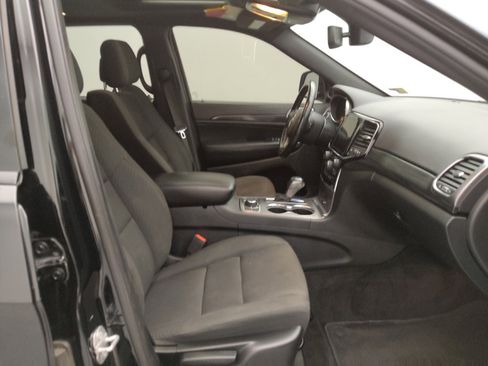 Used 2019 Jeep Grand Cherokee Laredo image 21